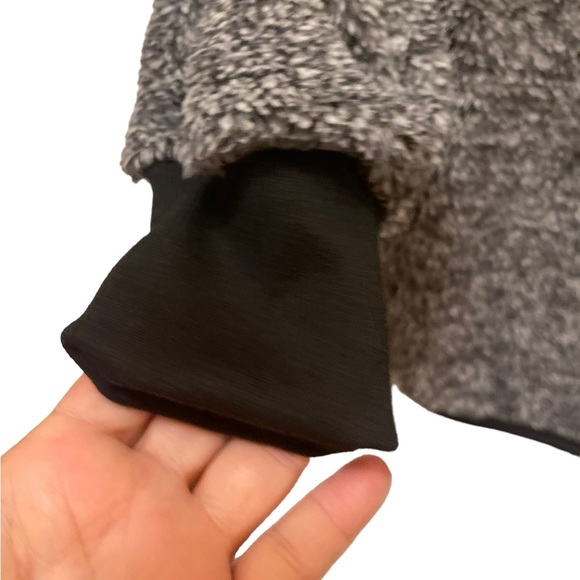 Women’s Asymmetrical Snap Up Short Shag Pullover Top Size Small - Picture 3 of 5